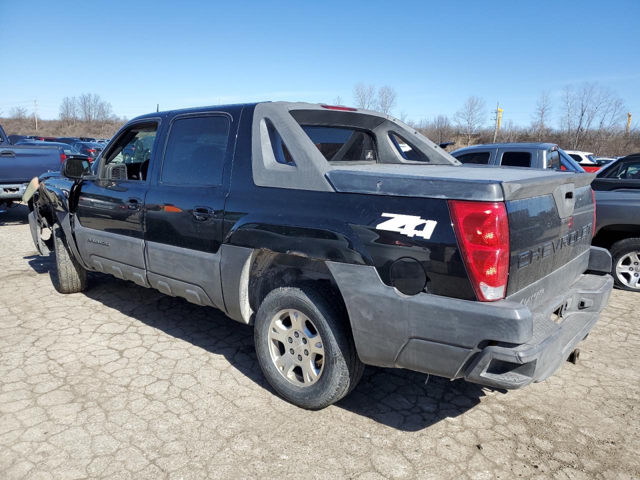 2004 Chevrolet Avalanche - Image 2