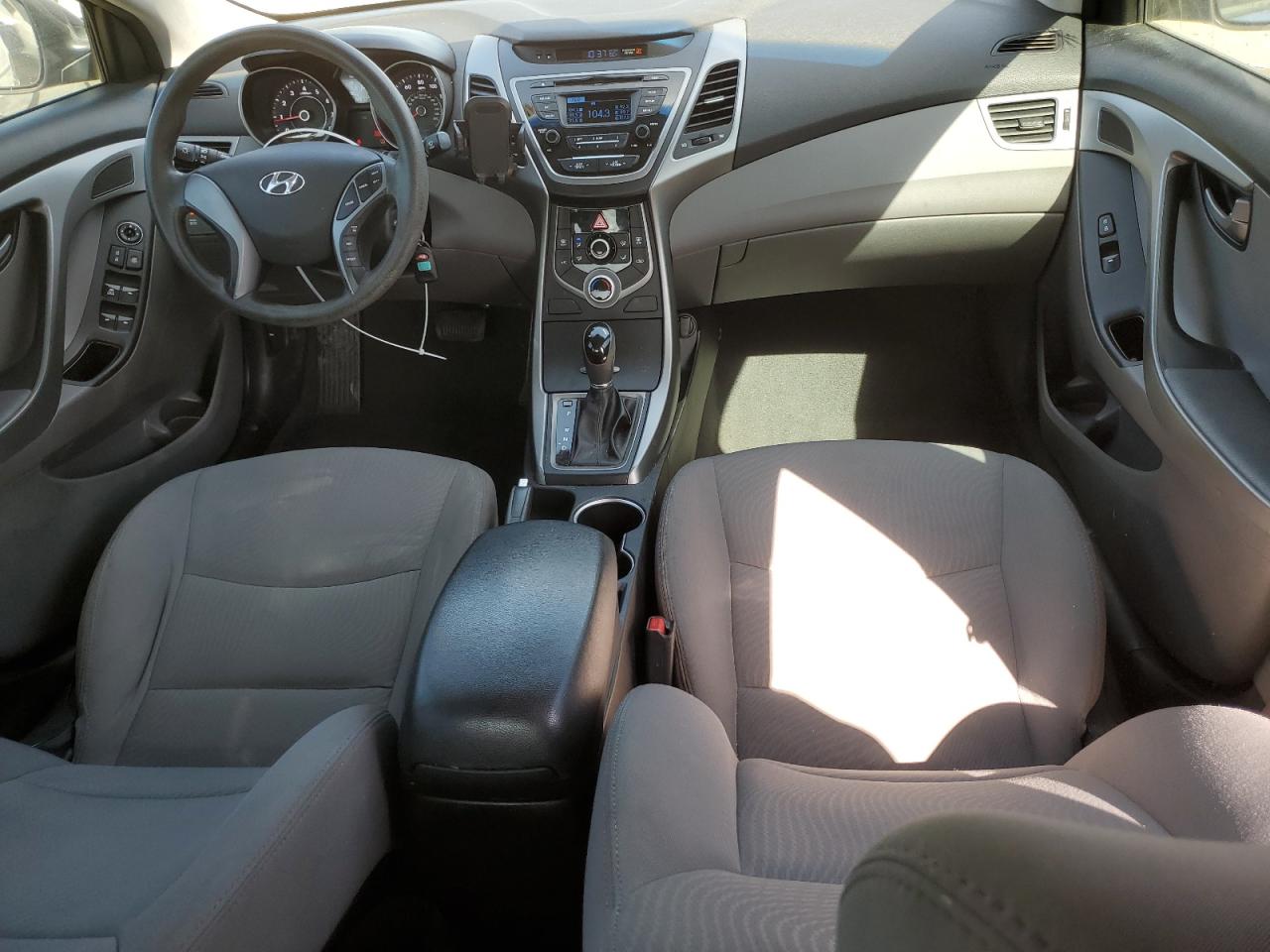 2015 Hyundai Elantra - Image 8