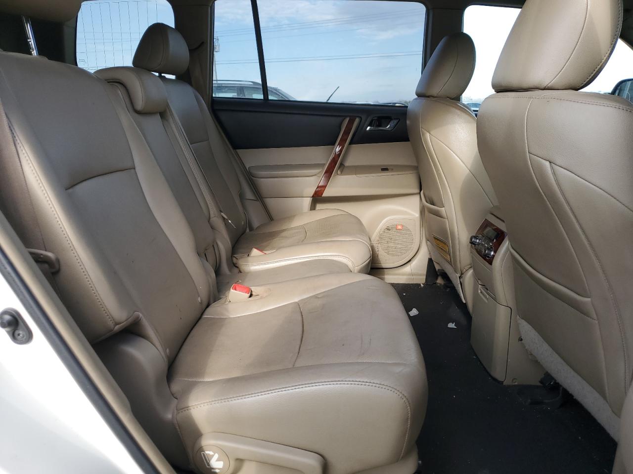 2013 Toyota Highlander - Image 11