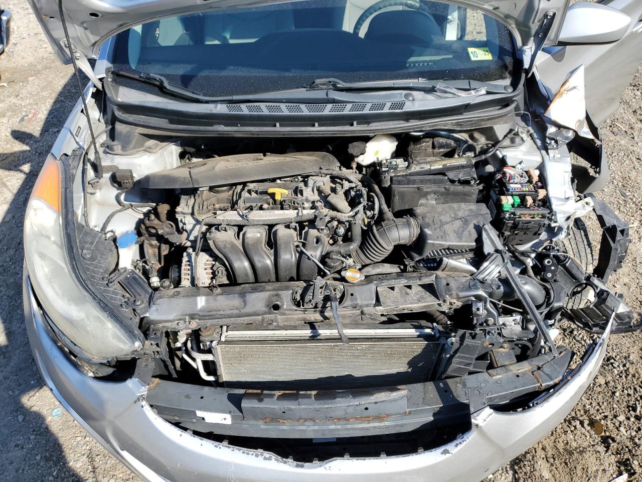 2012 Hyundai Elantra - Image 11