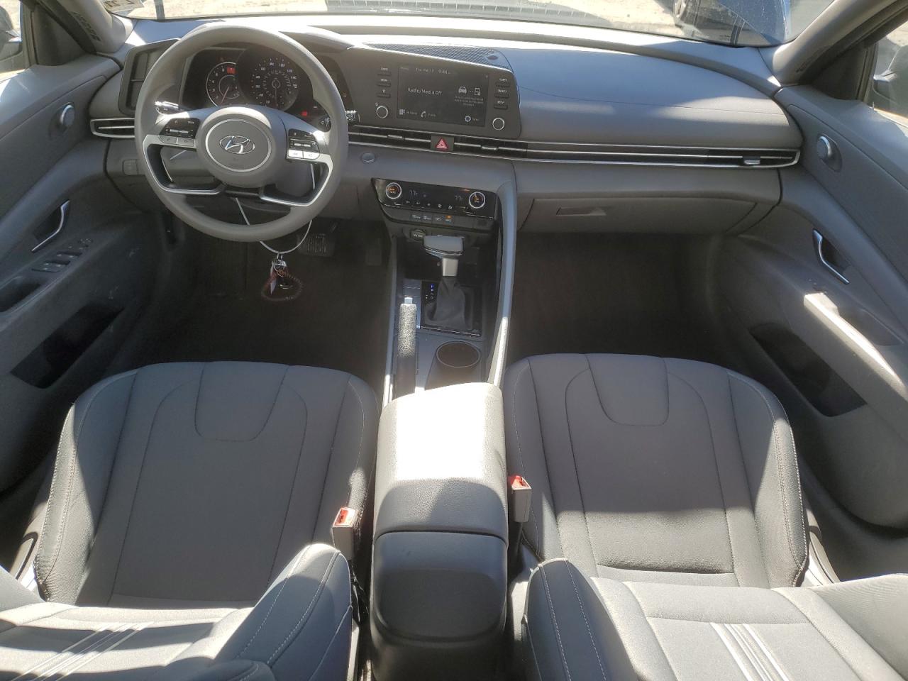 2022 Hyundai Elantra - Image 8