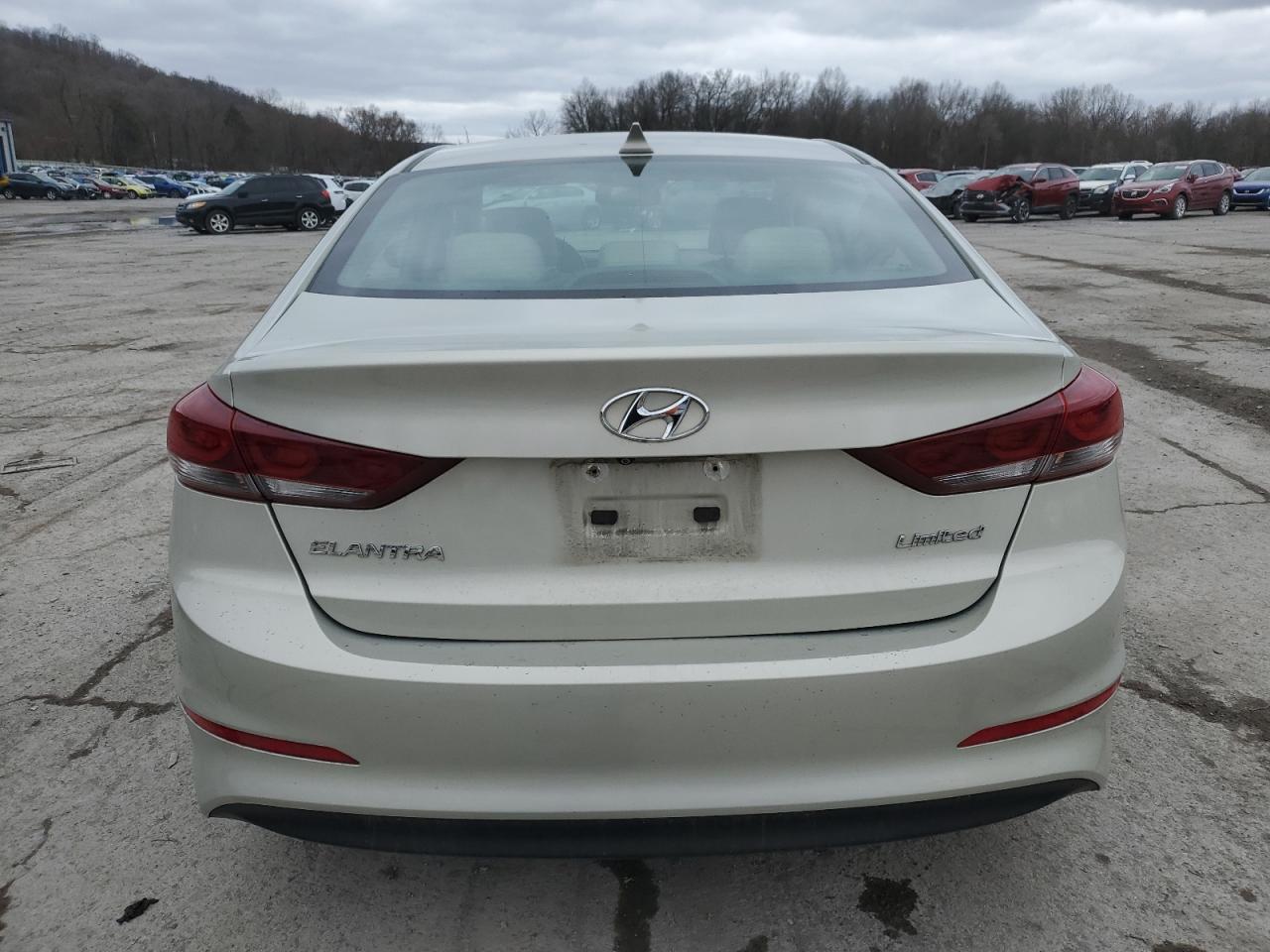 2017 Hyundai Elantra - Image 6