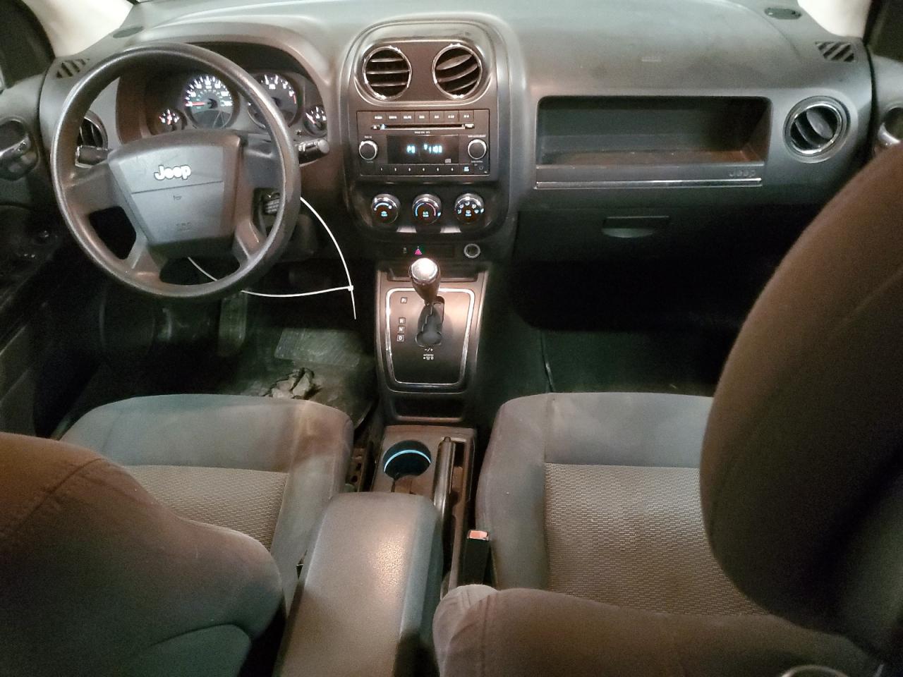 2010 Jeep Compass - Image 8