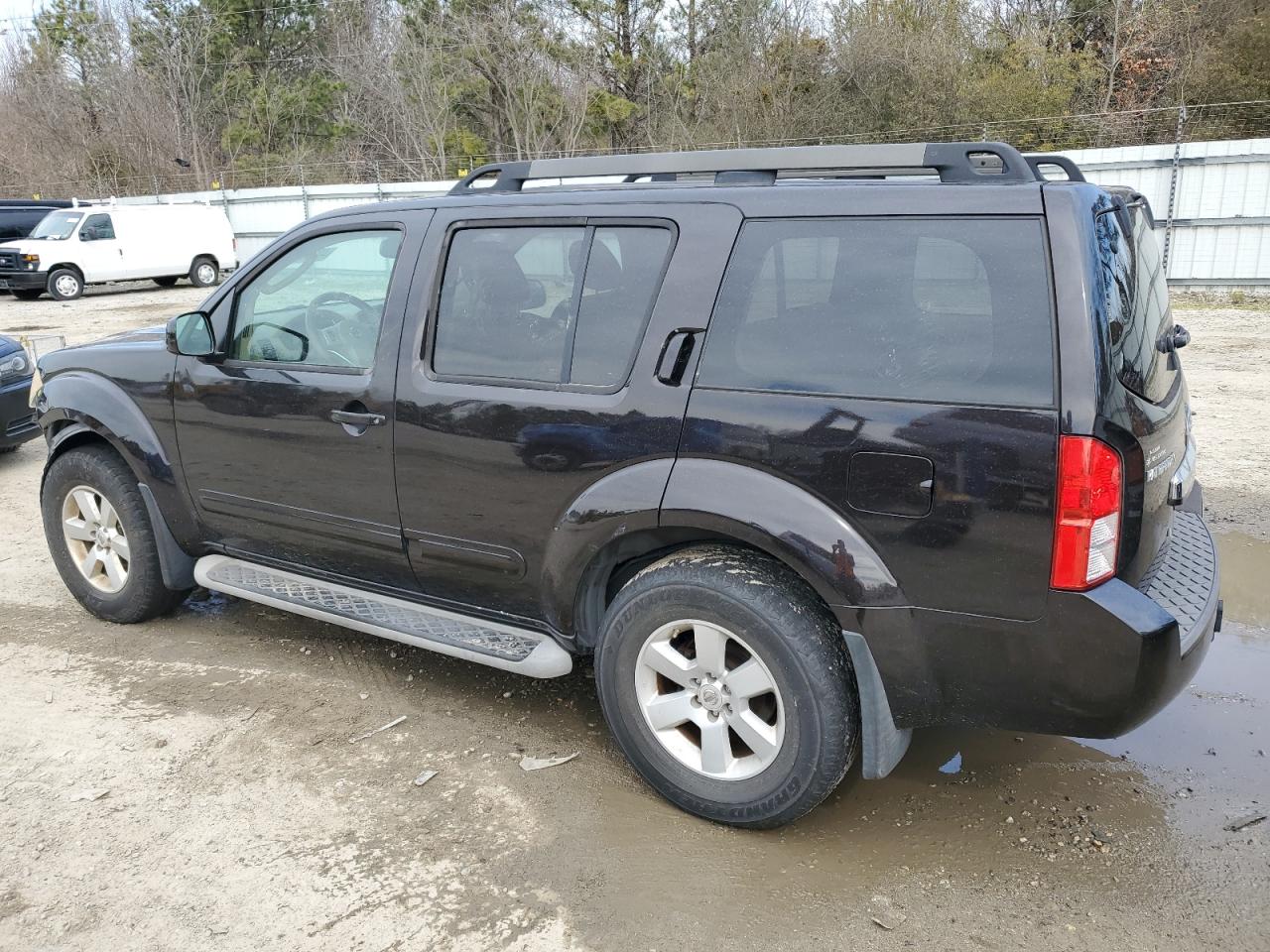2011 Nissan Pathfinder - Image 2