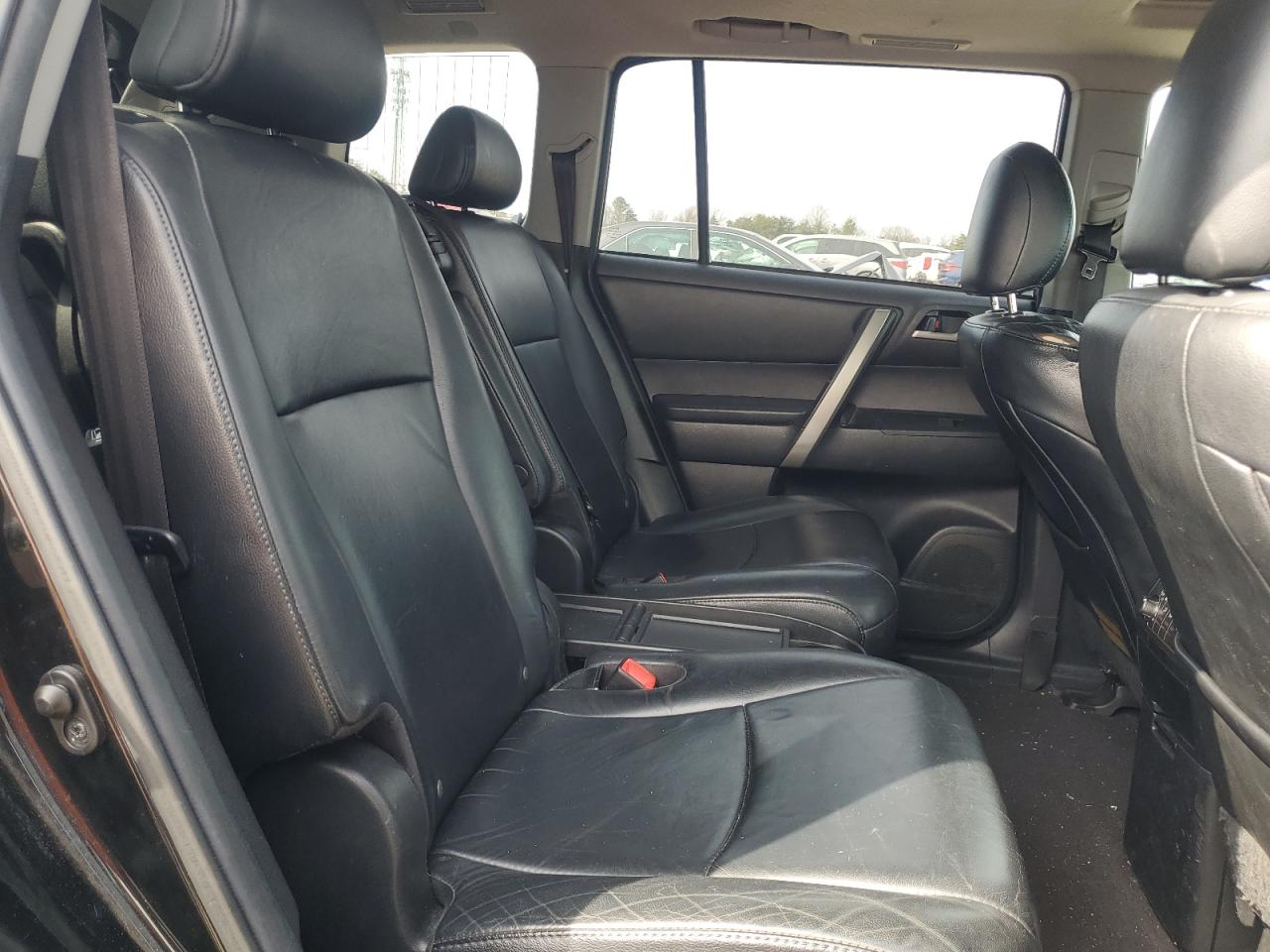 2013 Toyota Highlander - Image 12