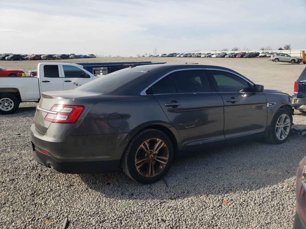 2015 Ford Taurus - Image 3