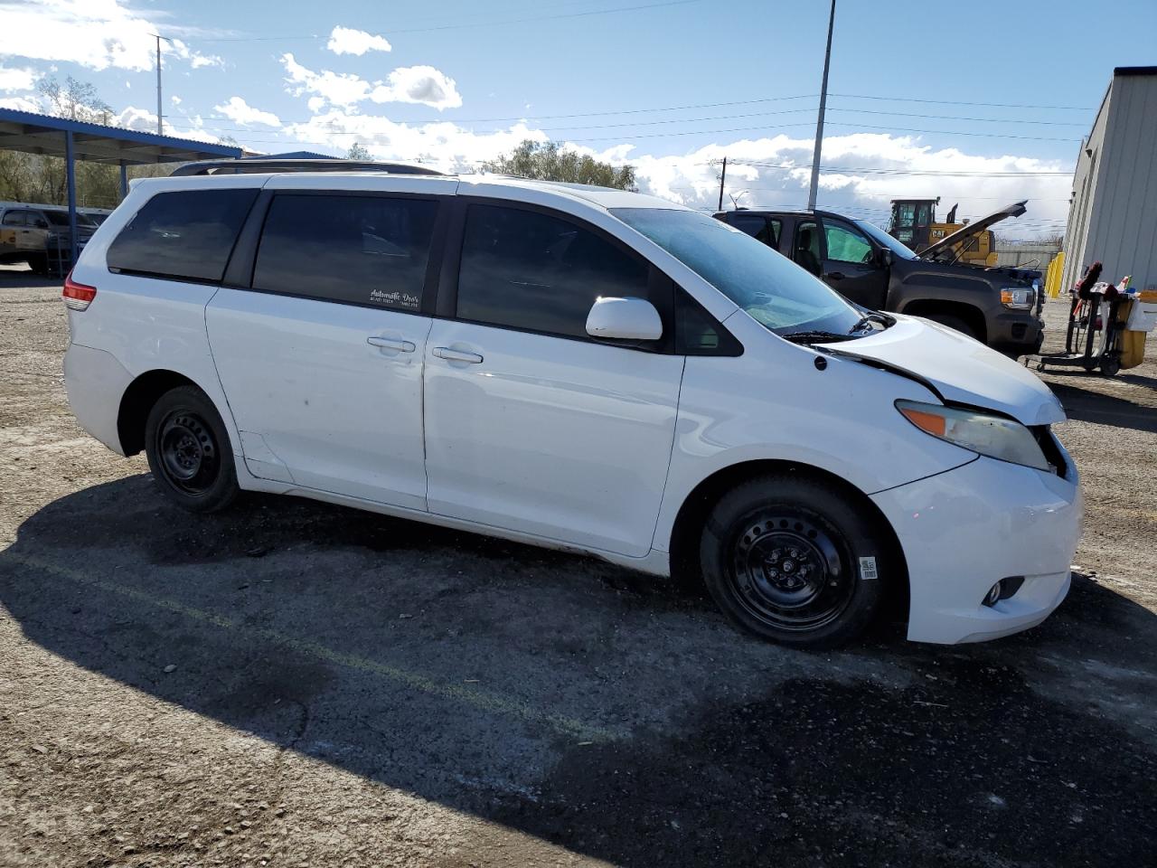 2012 Toyota Sienna - Image 4