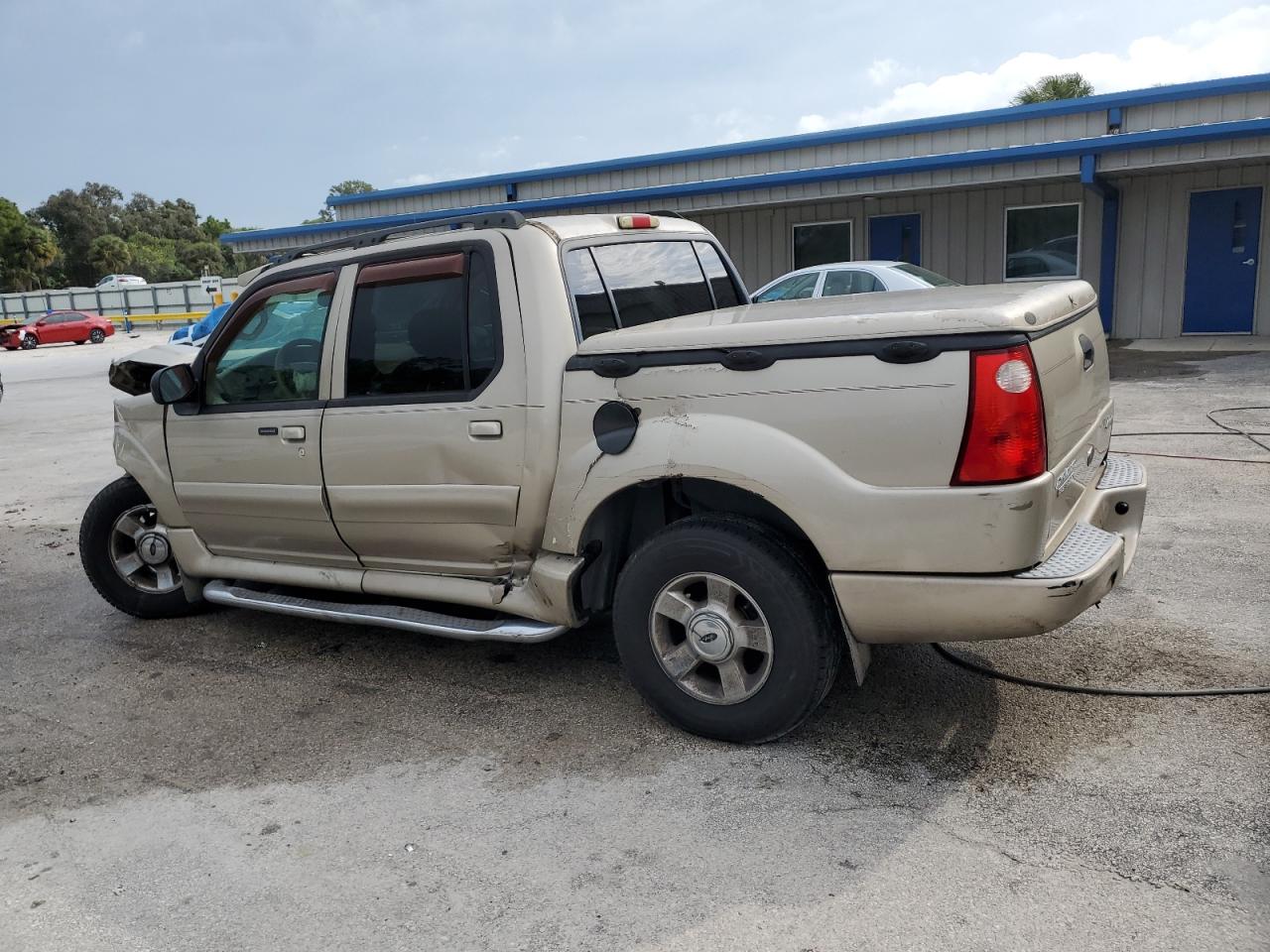 2004 Ford Explorer - Image 2