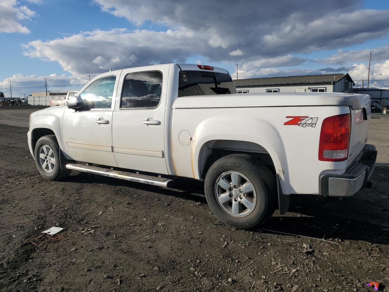 2010 GMC Sierra - Image 2