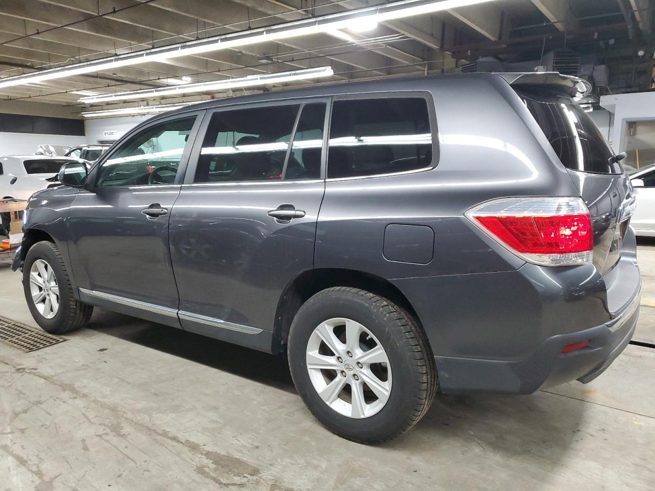 2012 Toyota Highlander - Image 2