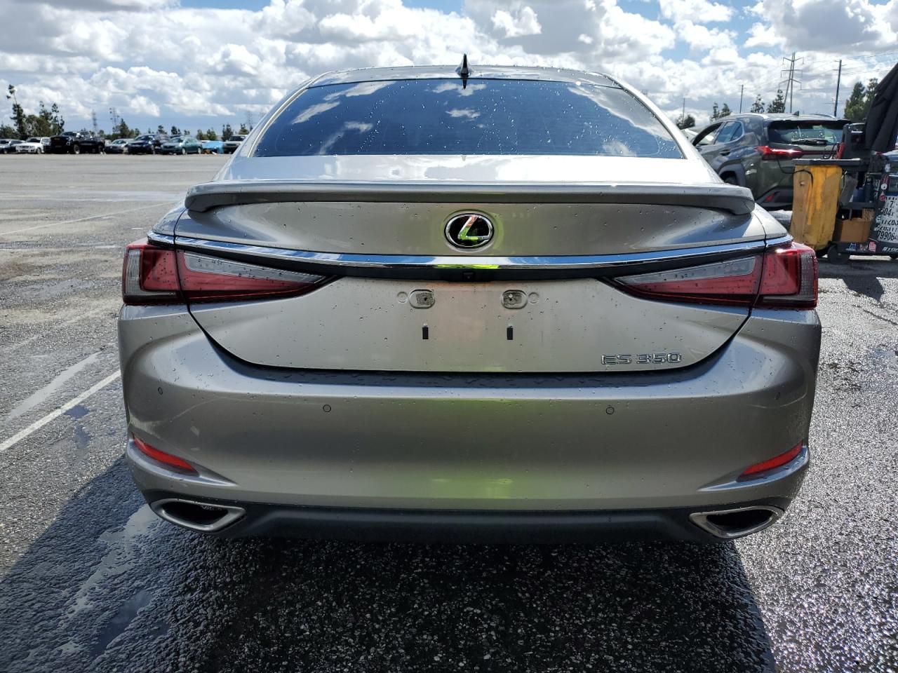 2021 Lexus ES - Image 6
