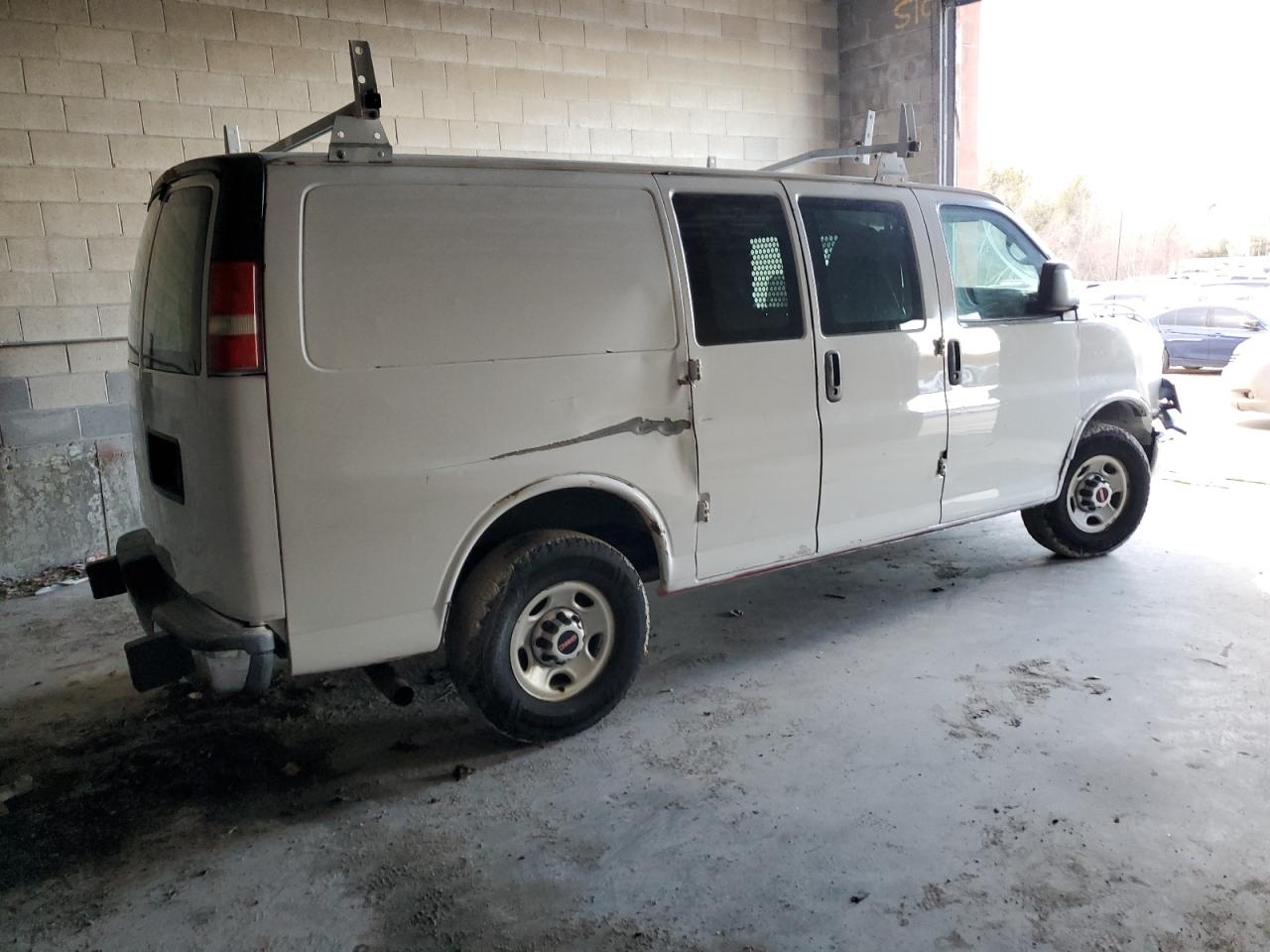 2015 GMC Savana - Image 3
