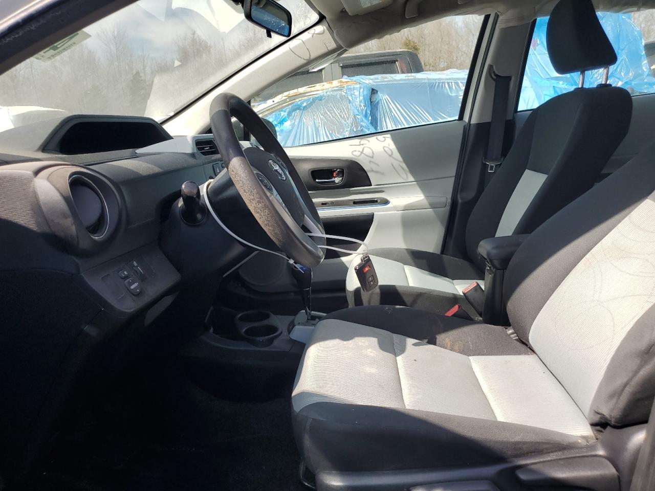 2012 Toyota Prius - Image 7