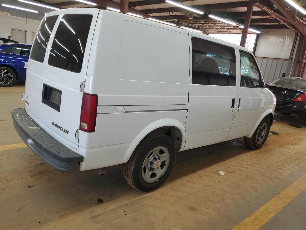 2005 Chevrolet Astro - Image 3