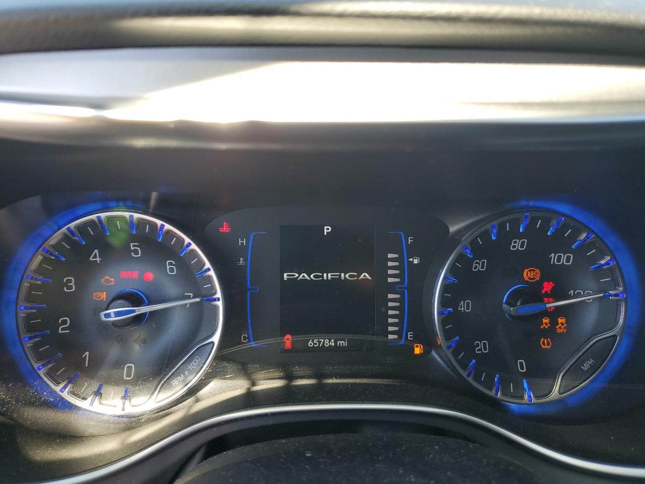 2018 Chrysler Pacifica - Image 9