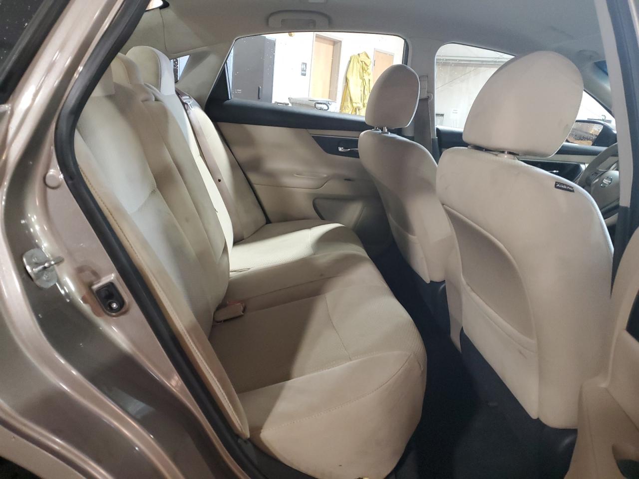 2015 Nissan Altima - Image 10