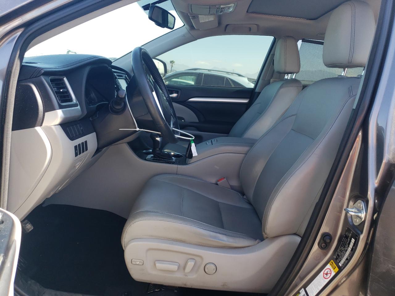 2015 Toyota Highlander - Image 7