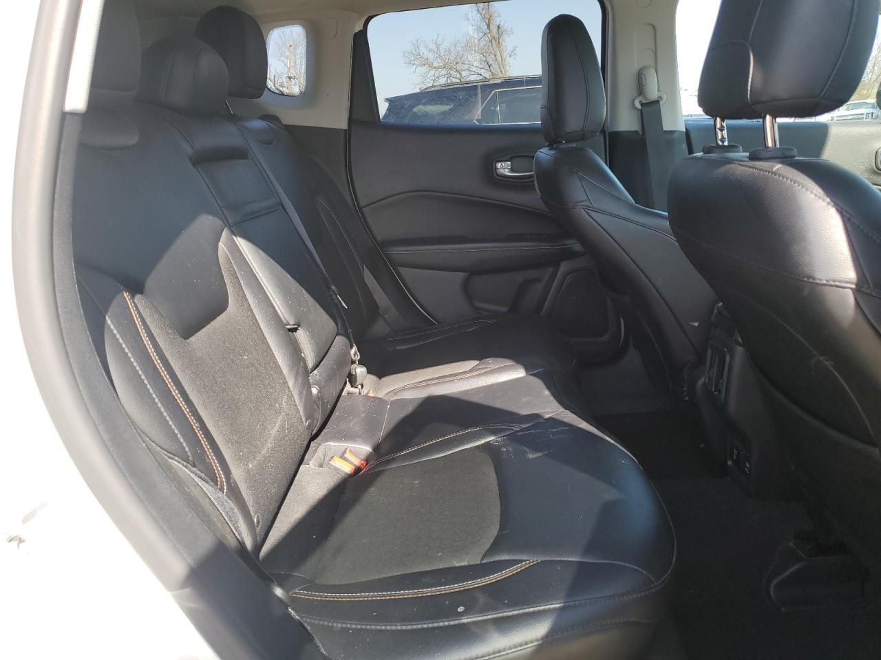 2017 Jeep Compass - Image 11