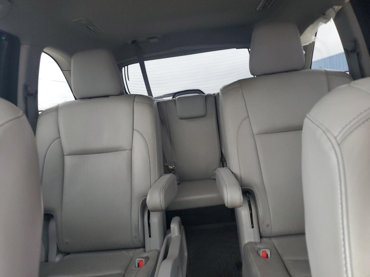 2015 Toyota Highlander - Image 10