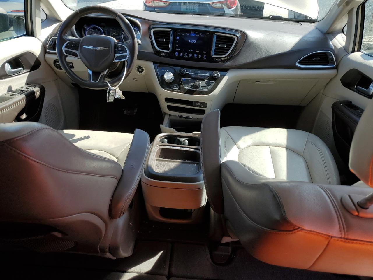 2017 Chrysler Pacifica - Image 8