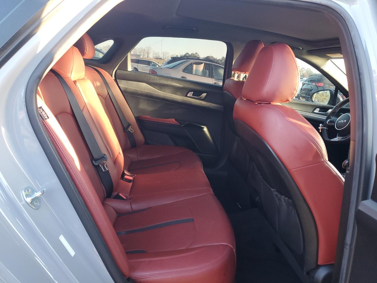 2022 Kia K5 - Image 10