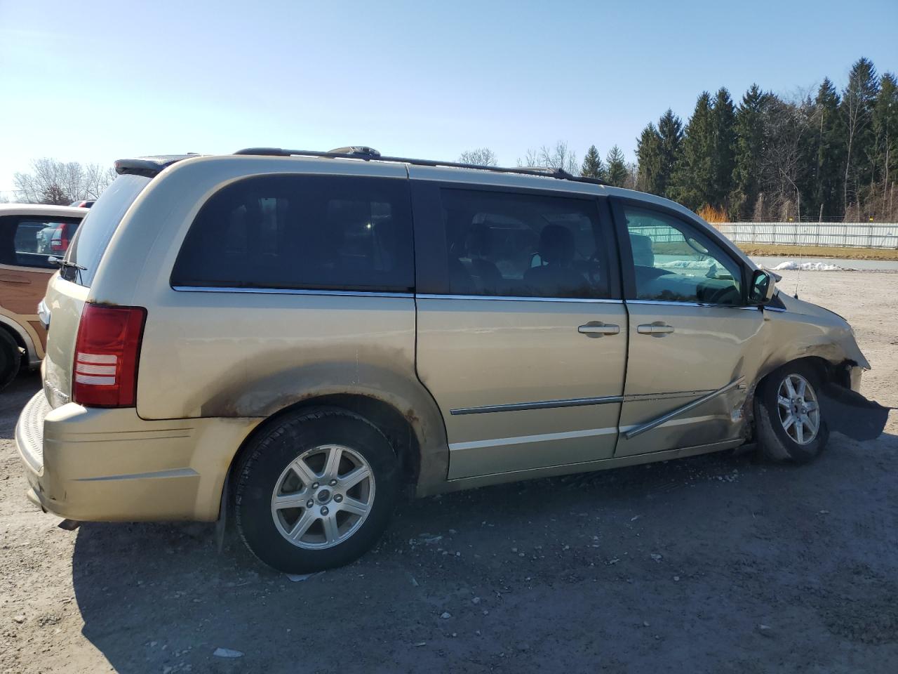 2010 Chrysler Town & Country - Image 3