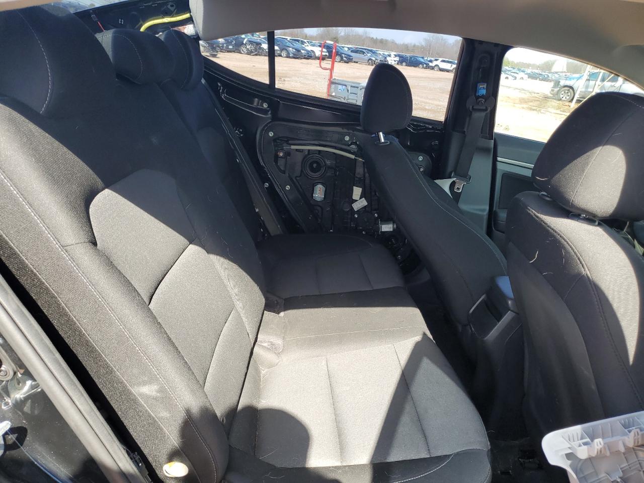 2018 Hyundai Elantra - Image 10