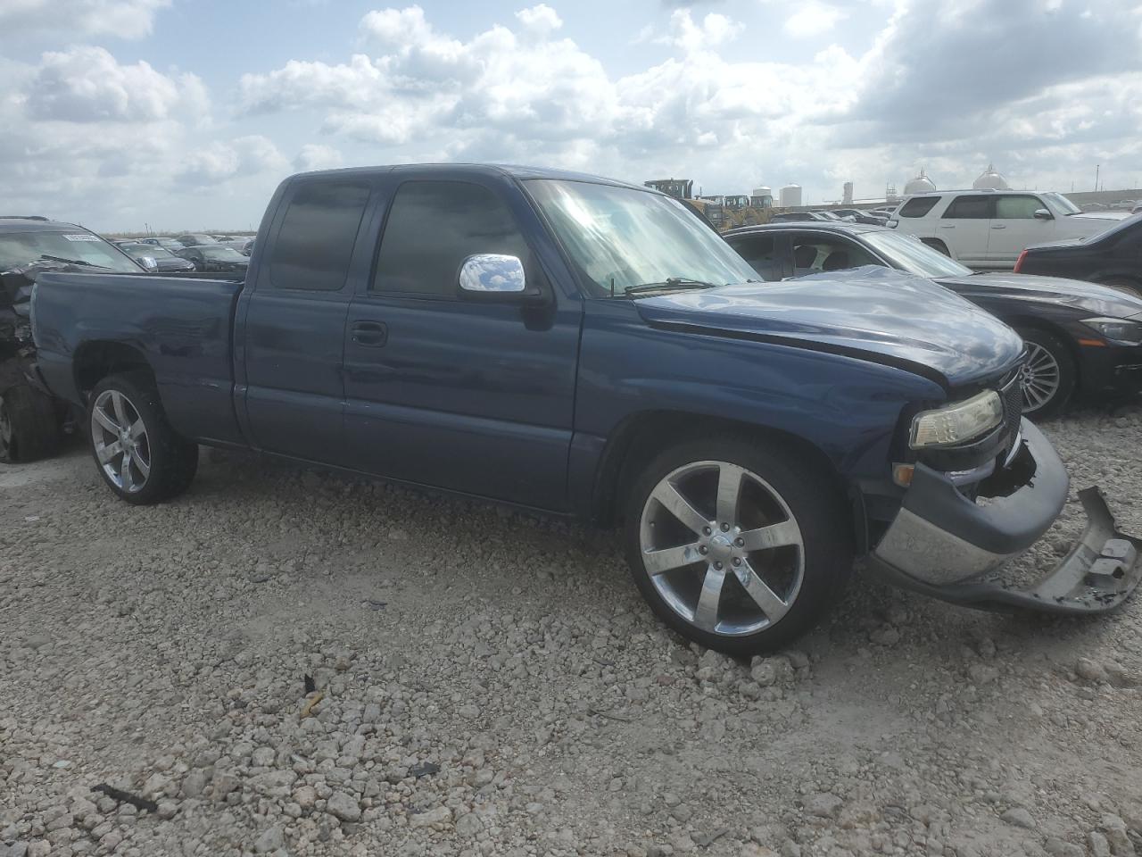 2000 Chevrolet Silverado - Image 4