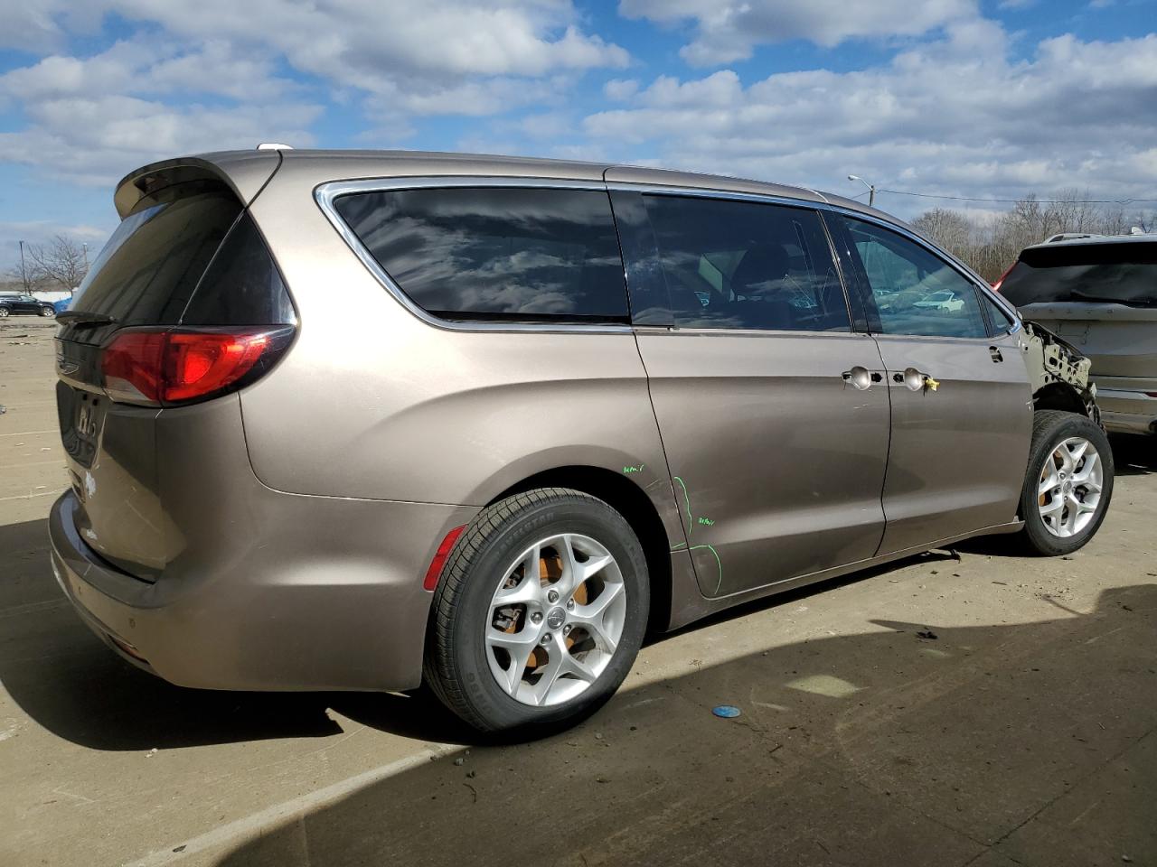 2018 Chrysler Pacifica - Image 3