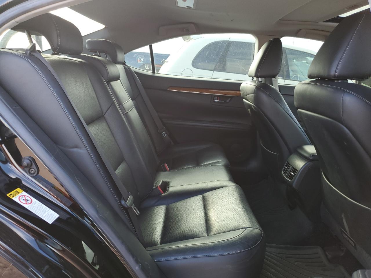 2015 Lexus ES - Image 10