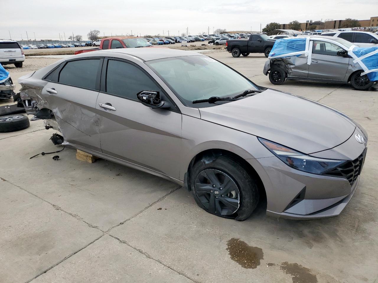 2022 Hyundai Elantra - Image 4