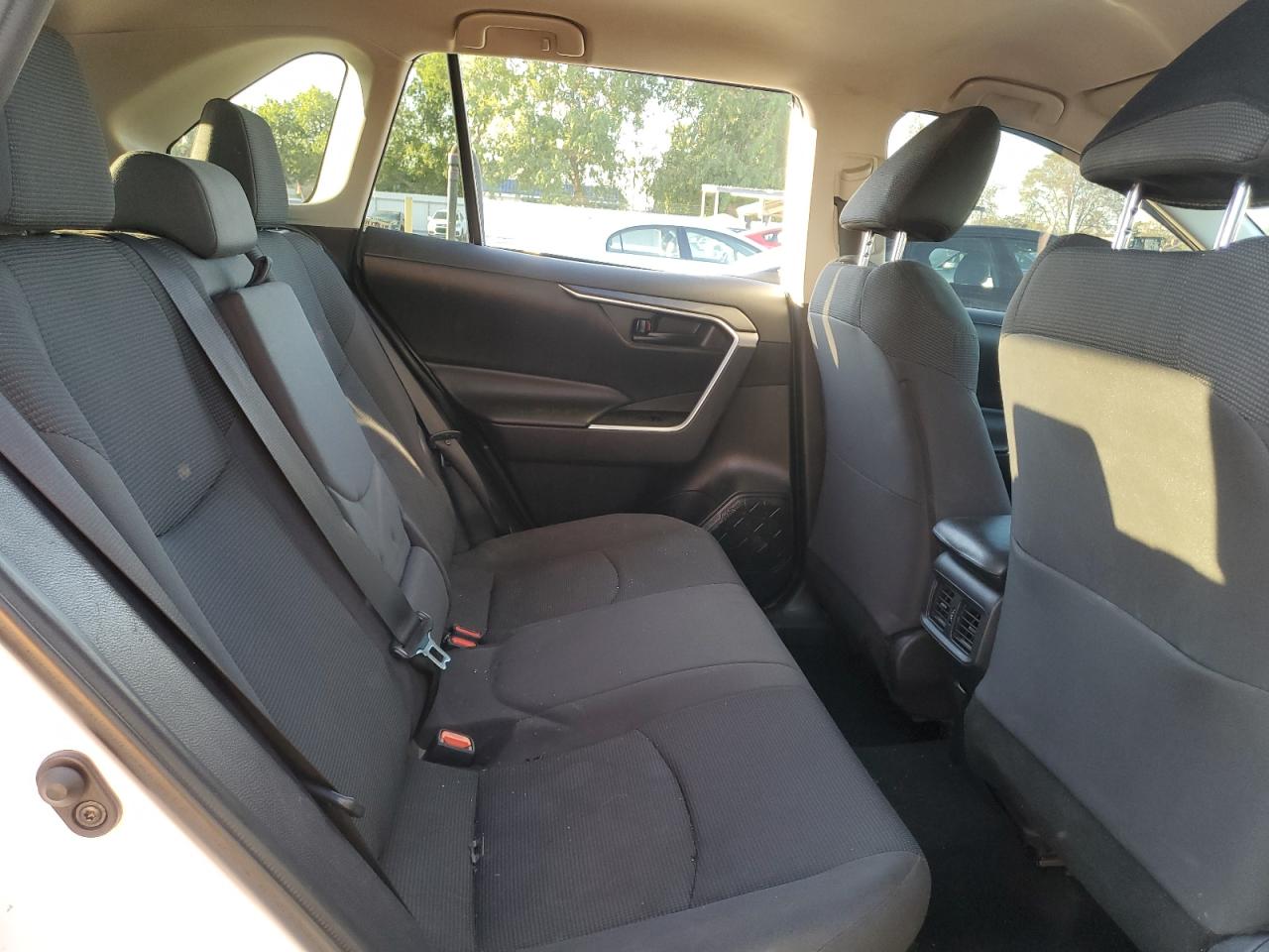 2019 Toyota RAV 4 - Image 12