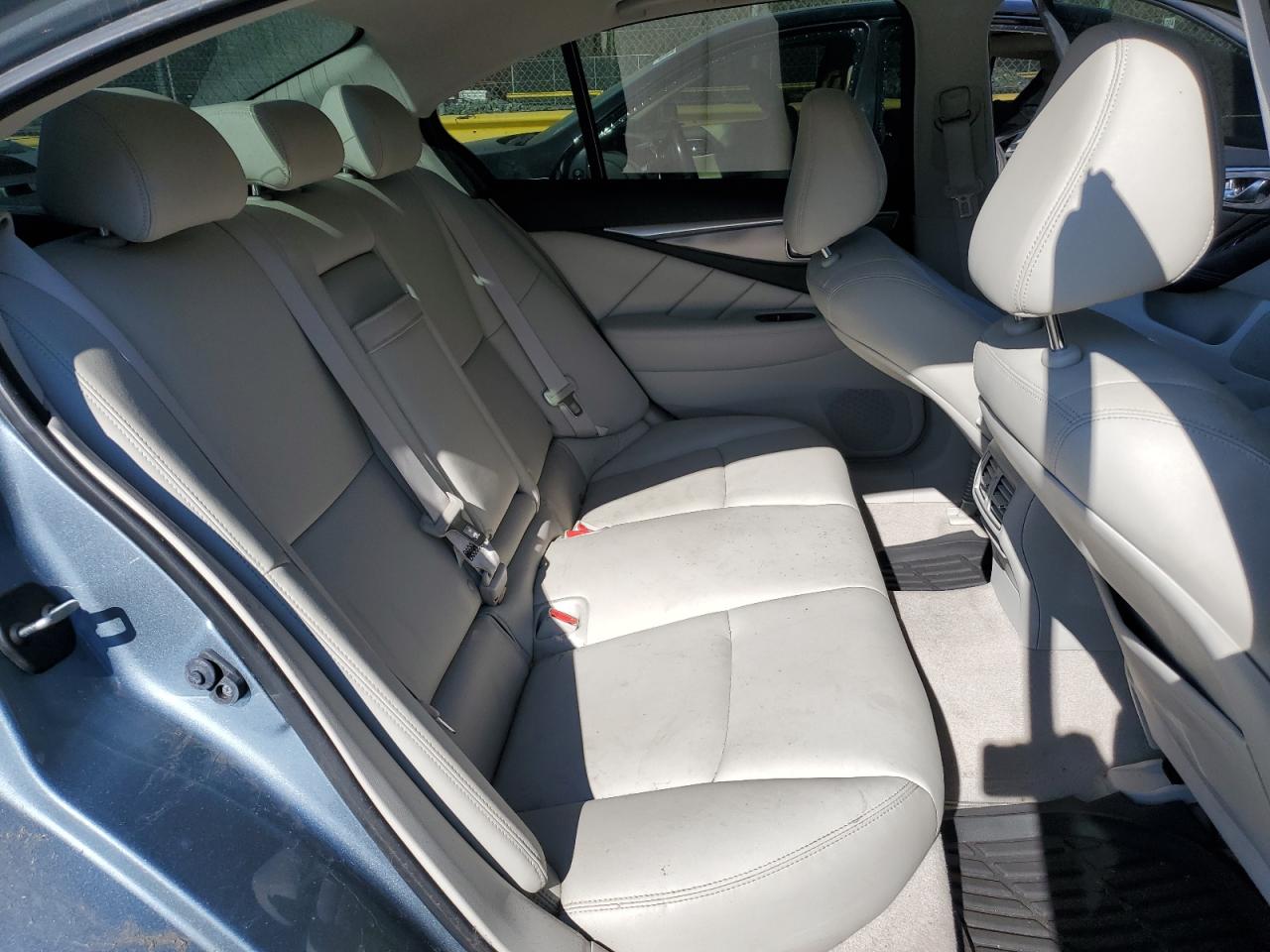 2015 Infiniti Q50 - Image 10