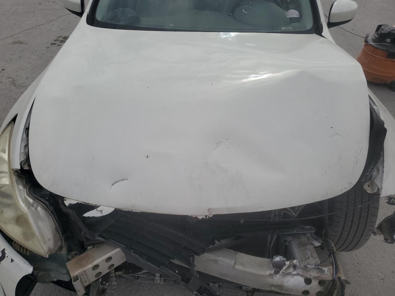 2012 Infiniti G - Image 12