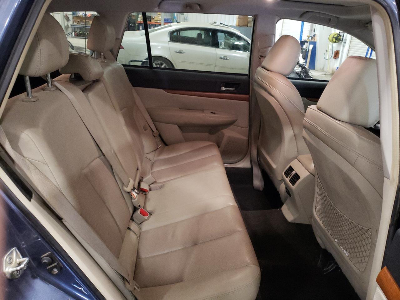 2013 Subaru Outback - Image 11