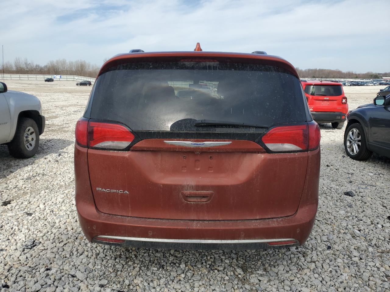 2018 Chrysler Pacifica - Image 6