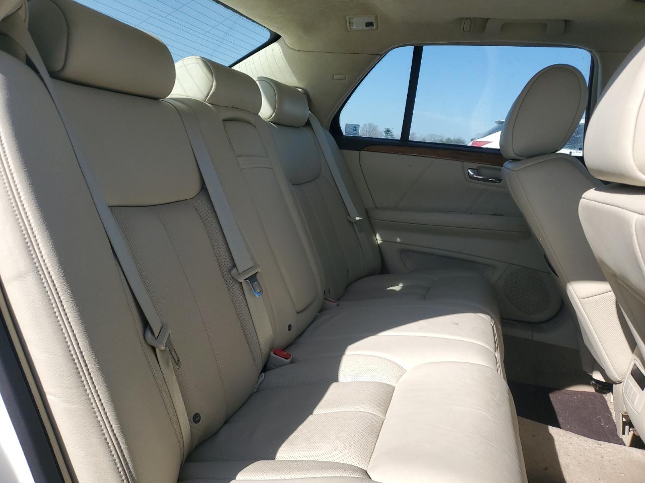 2011 Cadillac DTS - Image 10