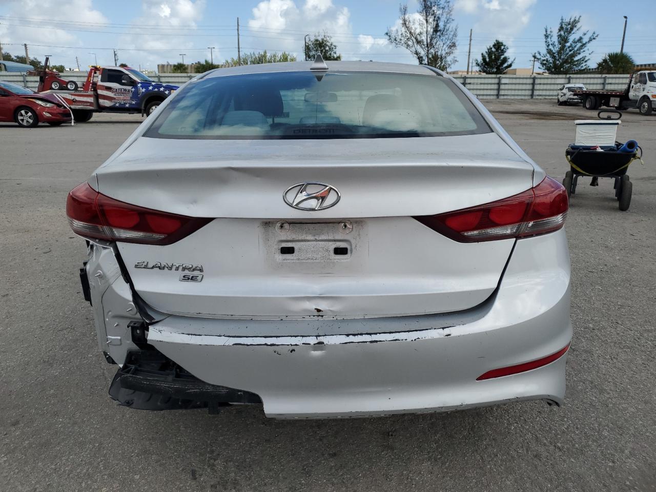 2017 Hyundai Elantra - Image 6