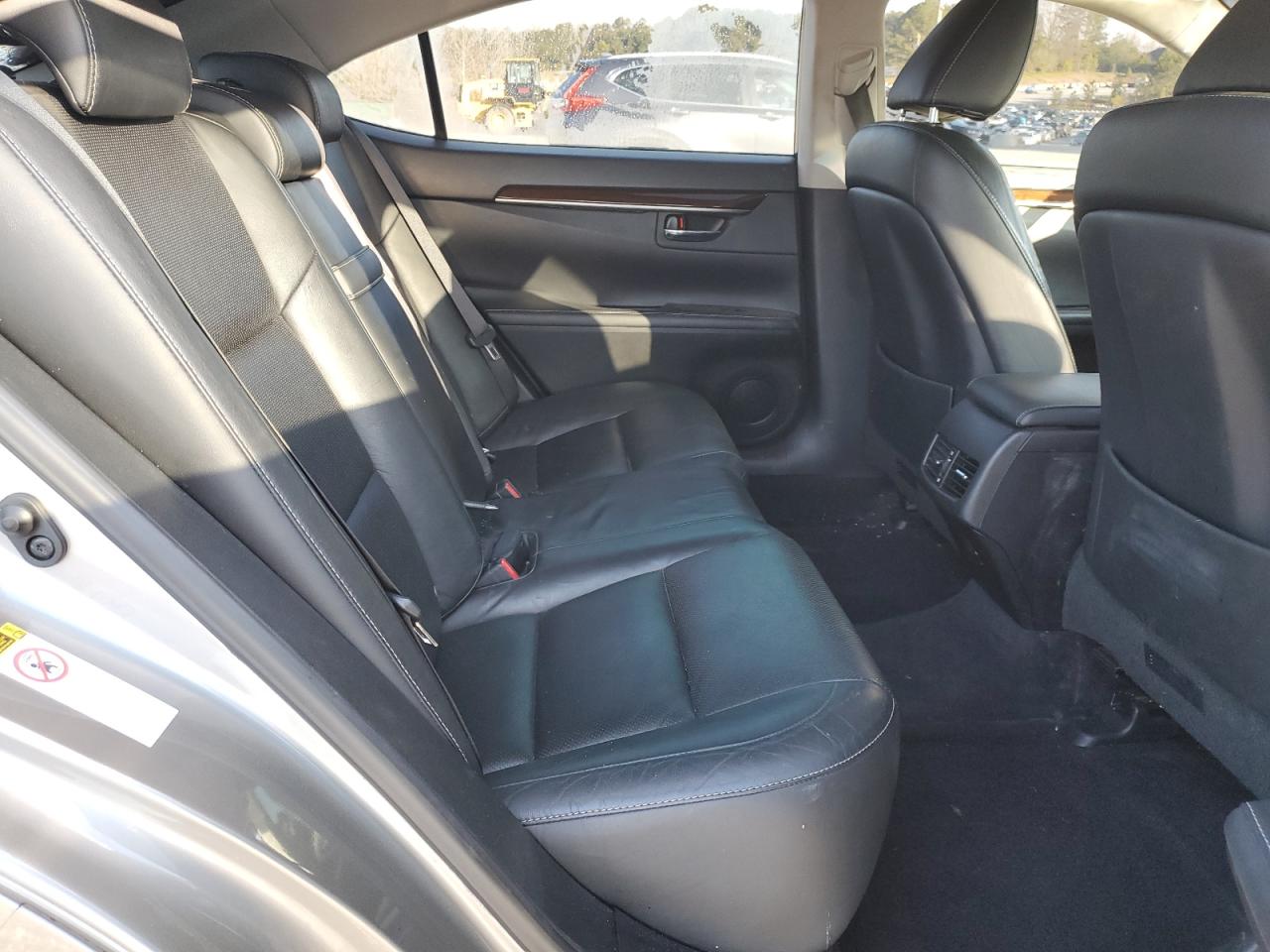 2015 Lexus ES - Image 11