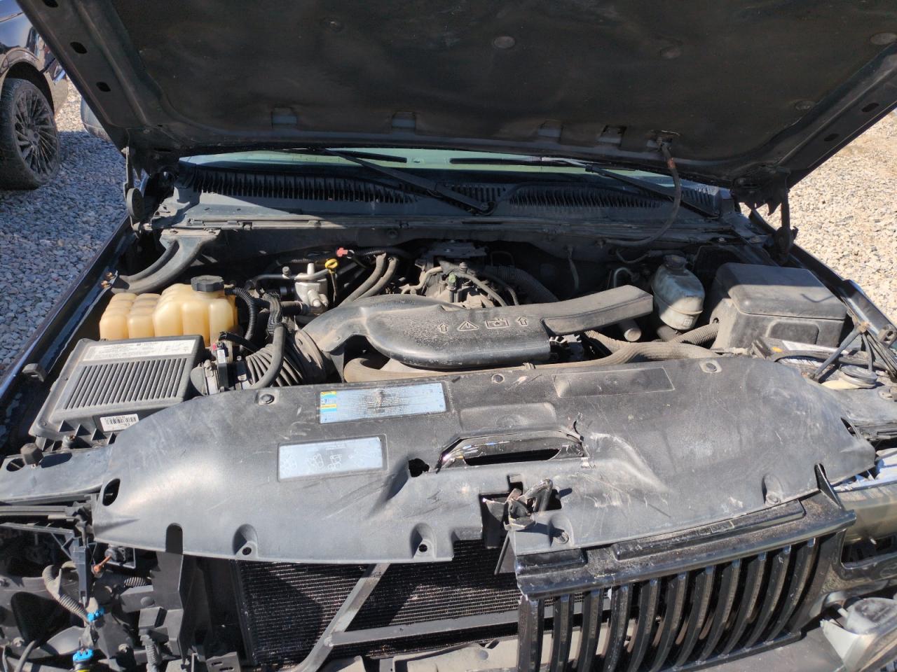 2004 Chevrolet Tahoe - Image 11