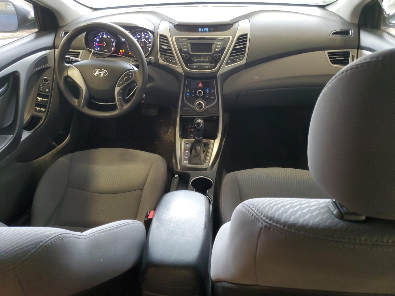 2016 Hyundai Elantra - Image 8
