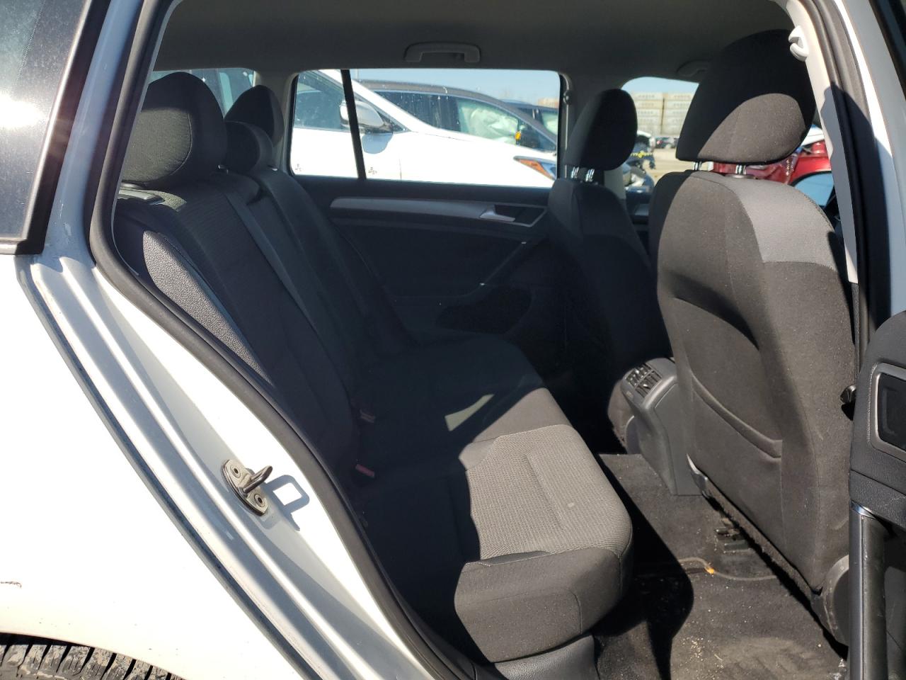 2017 Volkswagen Golf - Image 10