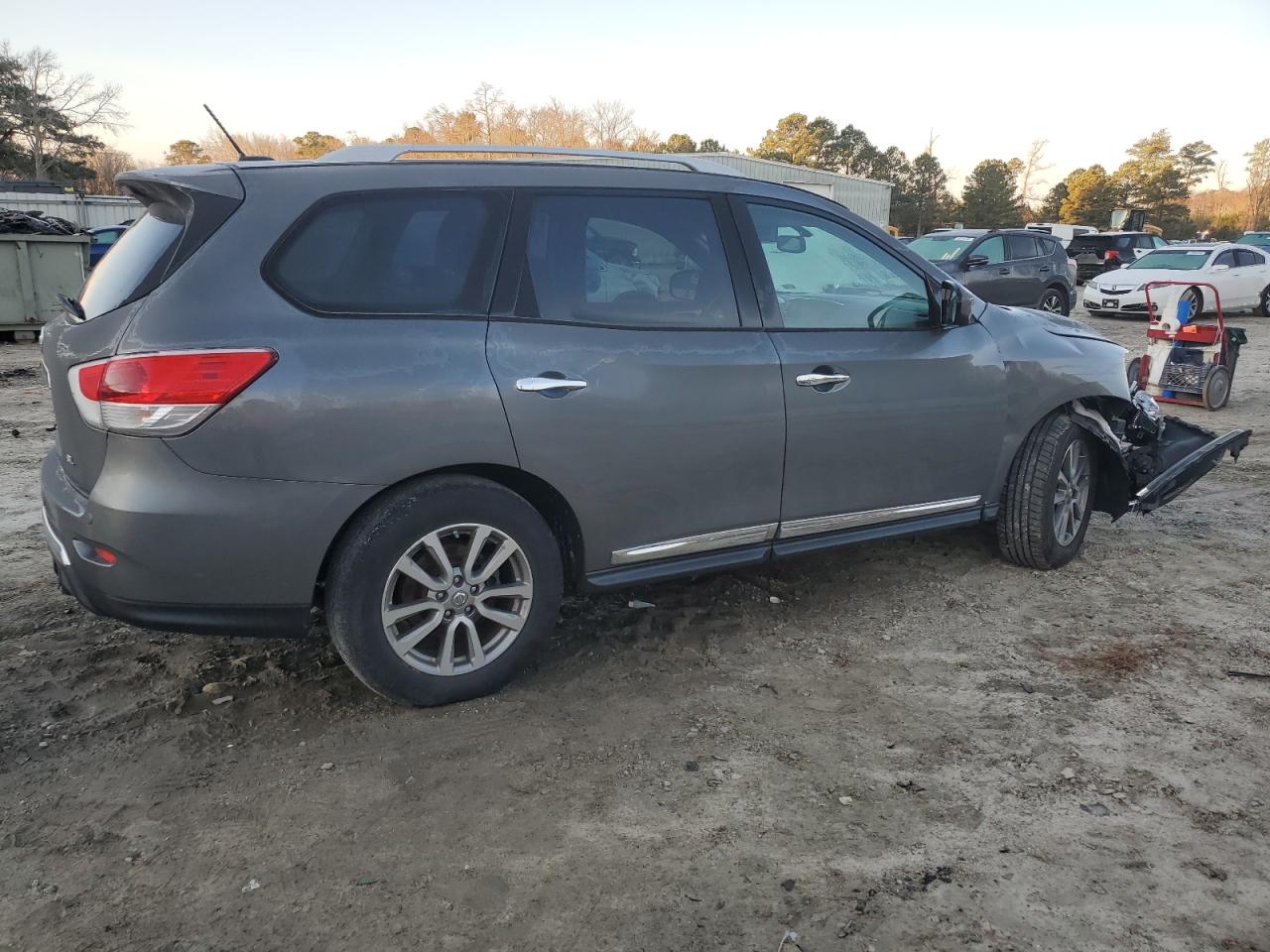 2015 Nissan Pathfinder - Image 3