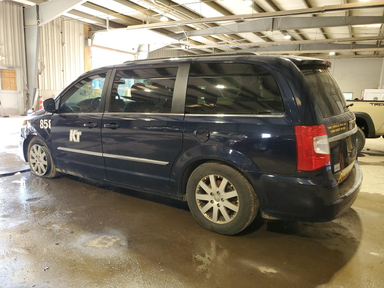 2014 Chrysler Town & Country - Image 2