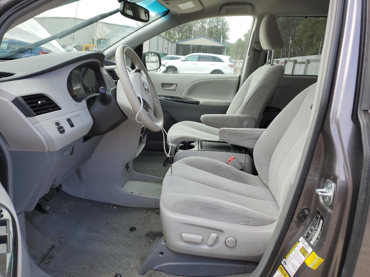 2014 Toyota Sienna - Image 7