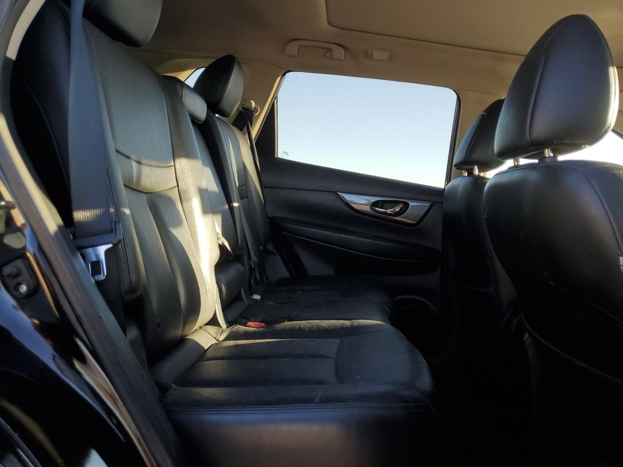 2015 Nissan Rogue - Image 11
