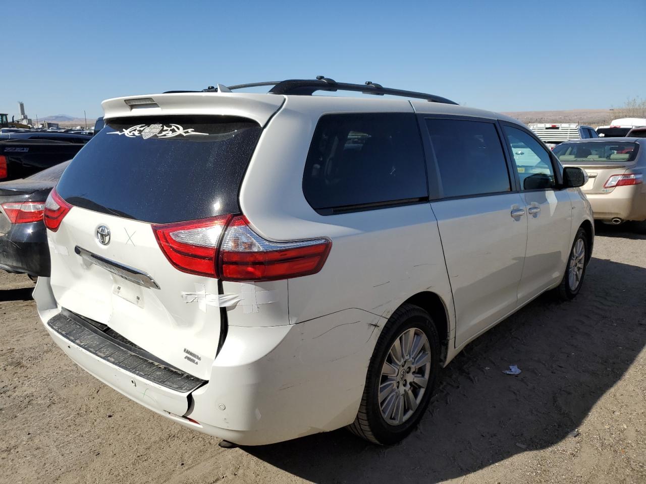 2017 Toyota Sienna - Image 3