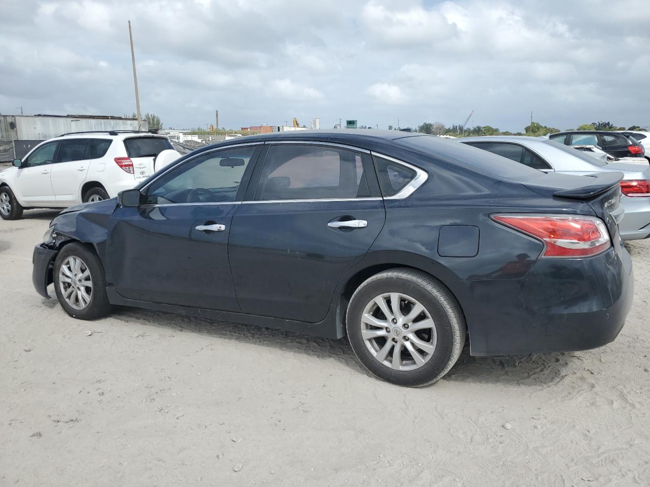 2014 Nissan Altima - Image 2