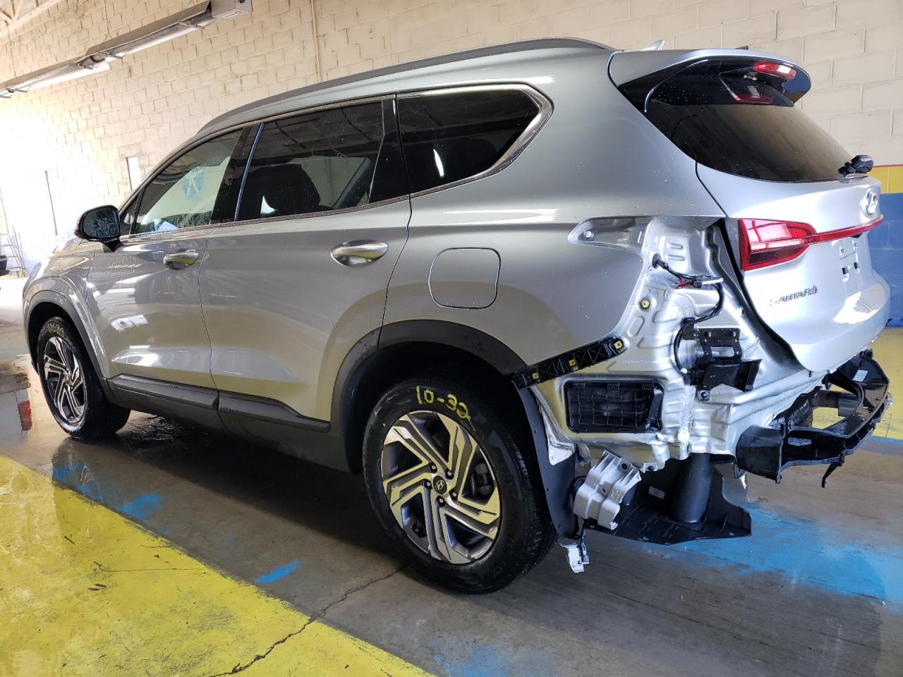 2023 Hyundai Santa Fe - Image 2