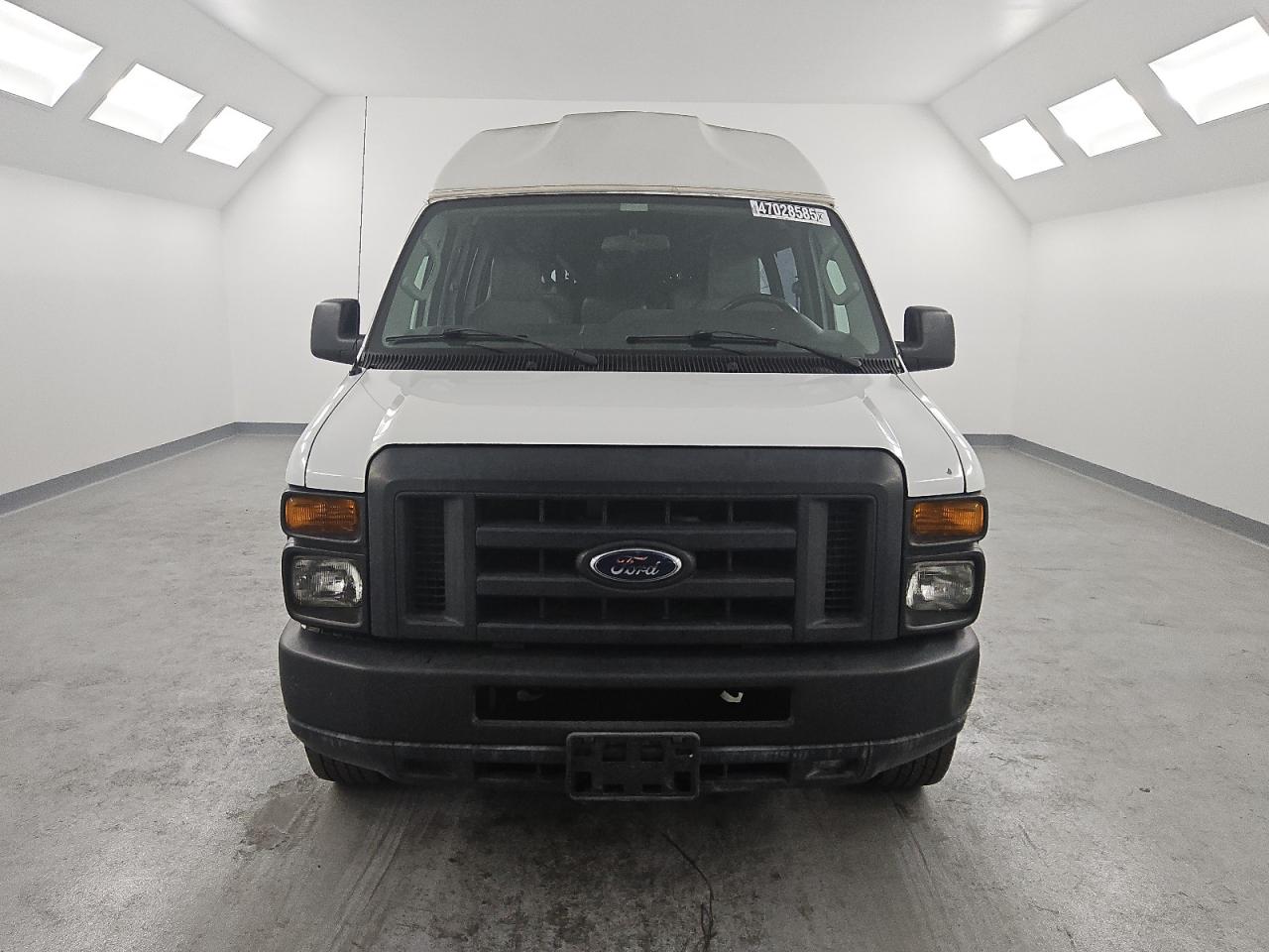 Van Nuys, CA에서 판매 중인 2013 Ford Econoline E250 Van - Side